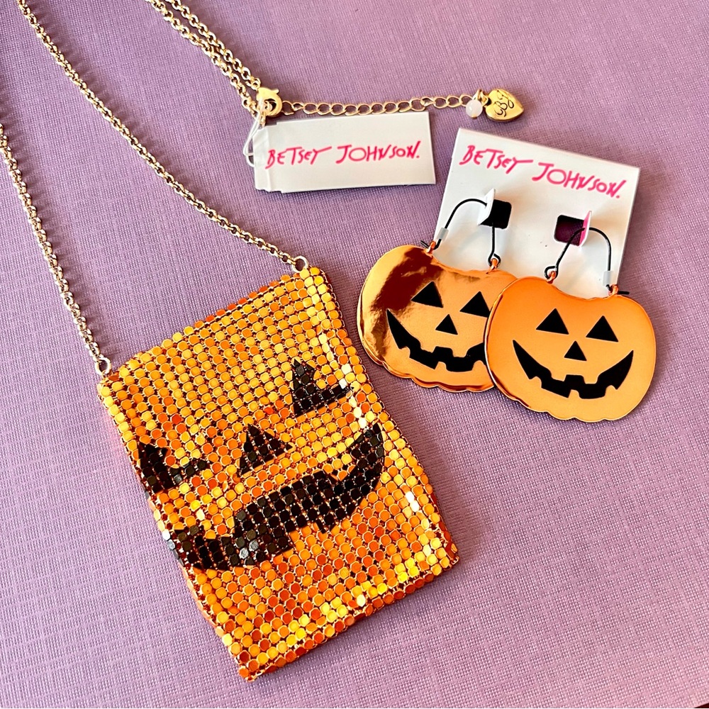 Betsey Johnson 2021 ‘Just Treats’ Pouch Necklace & Reversible Earring Set  NWT!